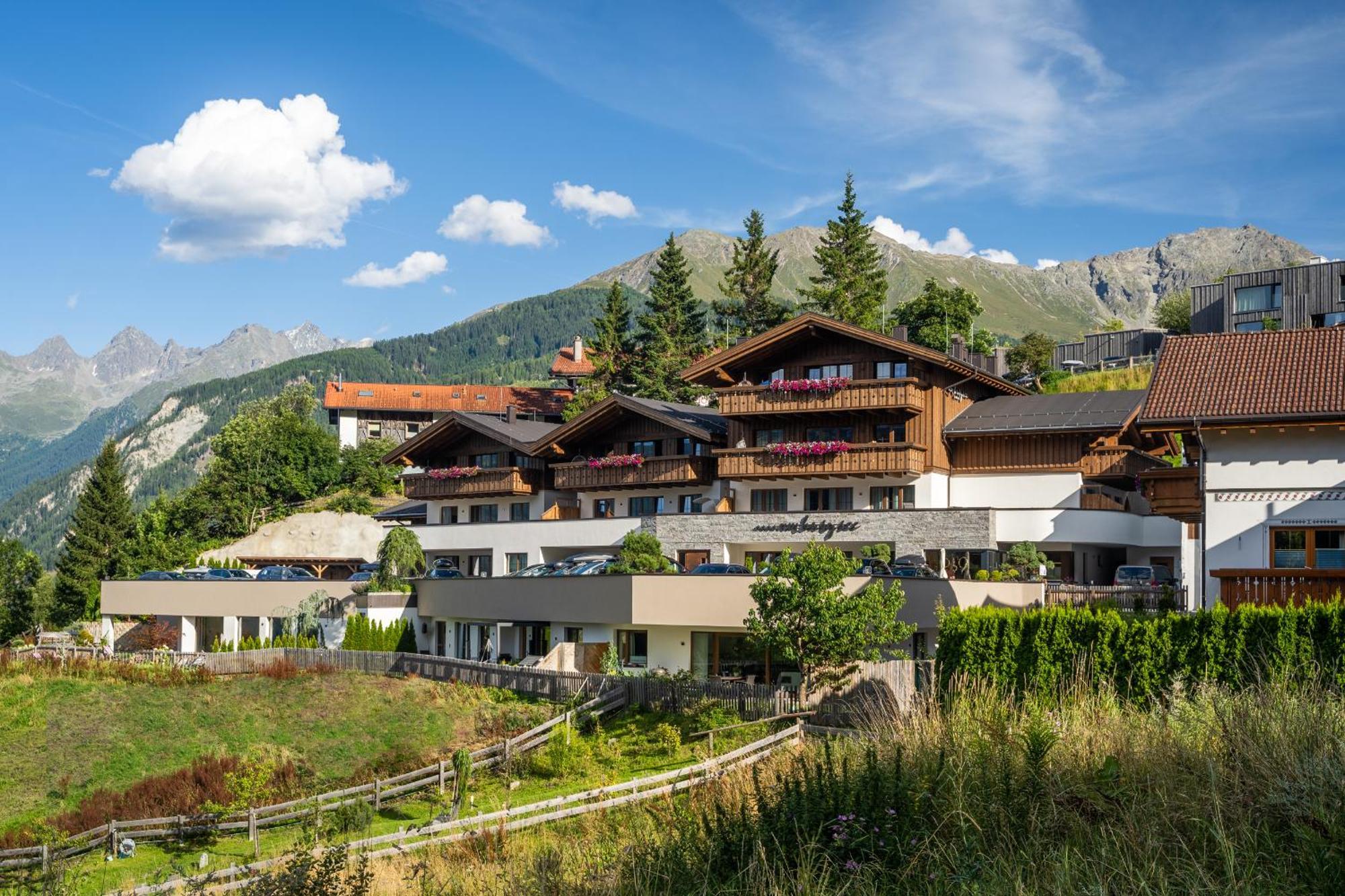 Alpin Chalet Am Burgsee Ladis Exterior photo